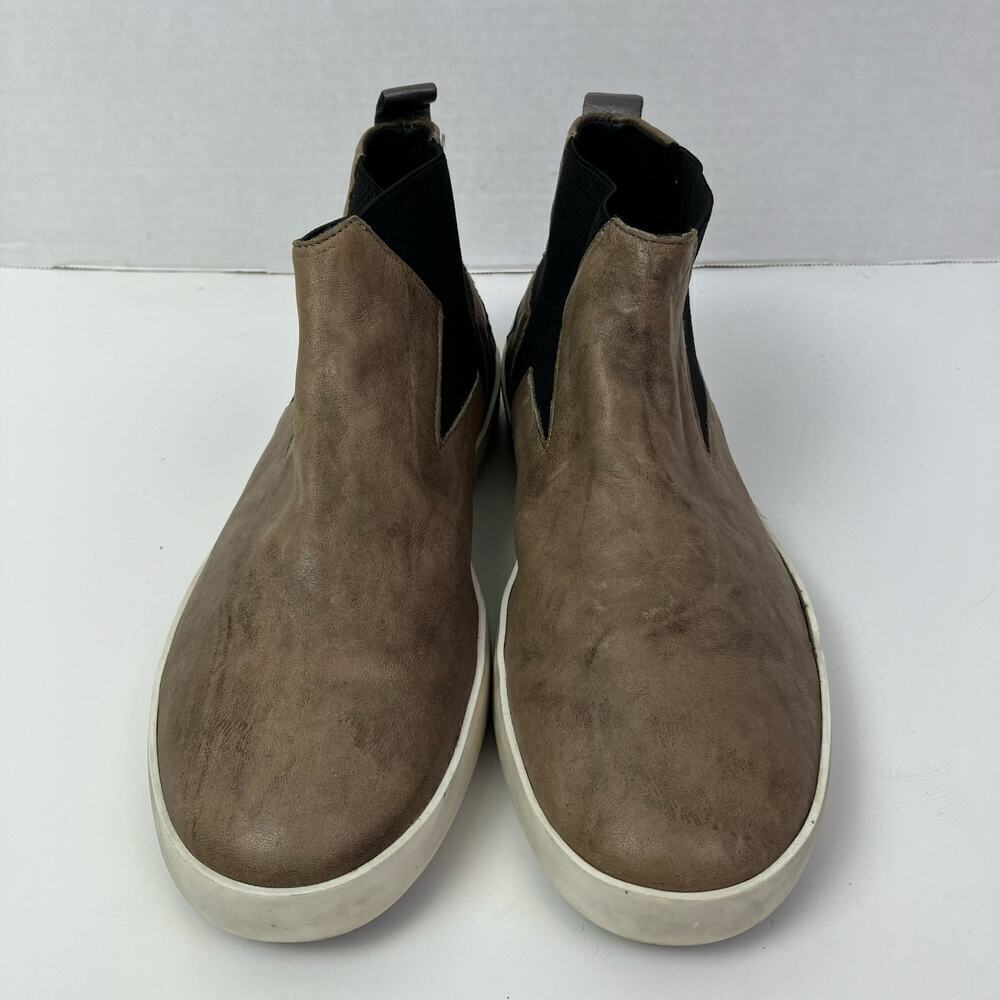 CLOUD Footwear Womens Viva Slip-on Mid Top Sneakers Tan Taupe w Black Star Gore